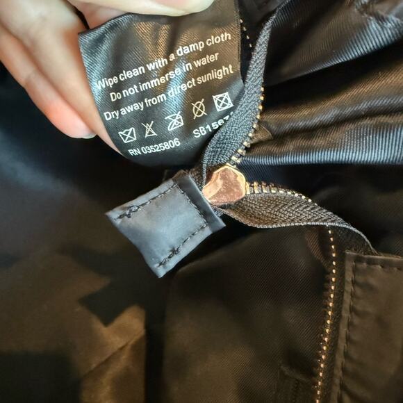 Sweaty Betty Icon Luxe Black Quilted Weekender Gym Bag - Picture 8 of 11